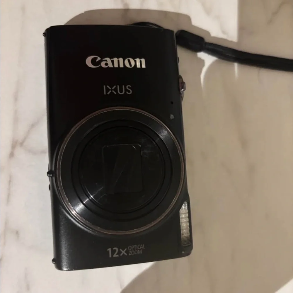 Canon IXUS Black Compact Digital Camera